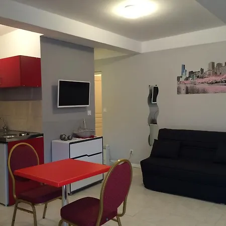 Jolie Appartement, L'enclave Des Secrets LʼIsle-sur-la-Sorgue